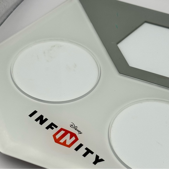 Disney Infinity Lot Xbox 360 & PS3/PS4/Wii U Bases + Mr Incredible + Disc - Picture 2 of 13